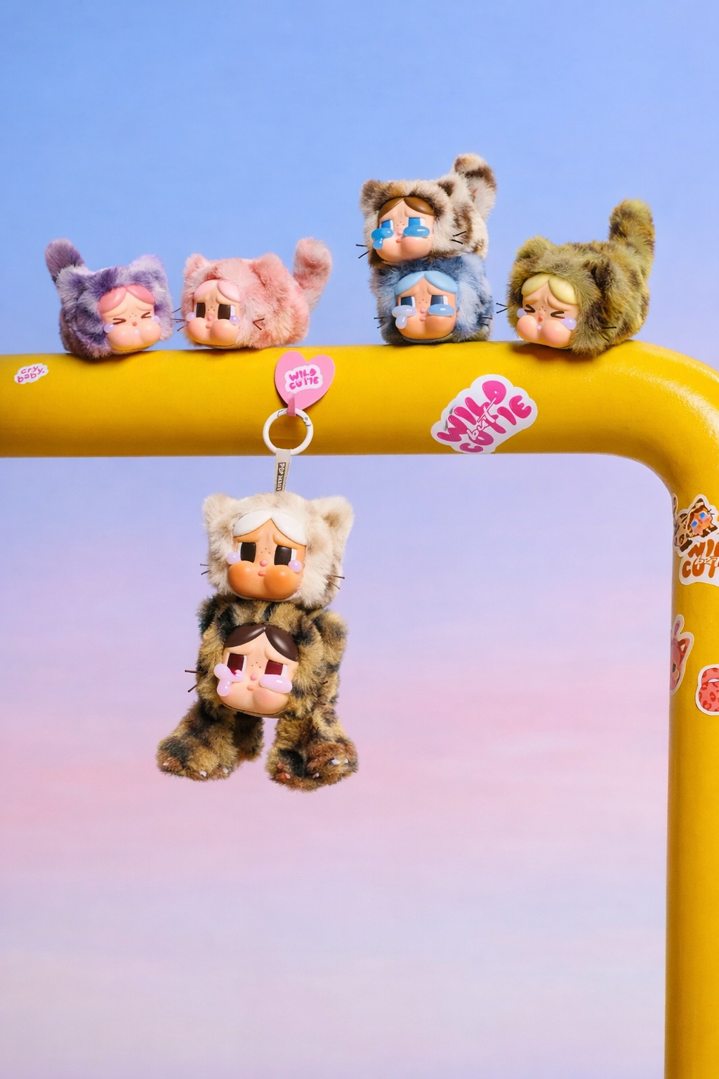 POP MART CRYBABY Wild but Cutie zawieszka